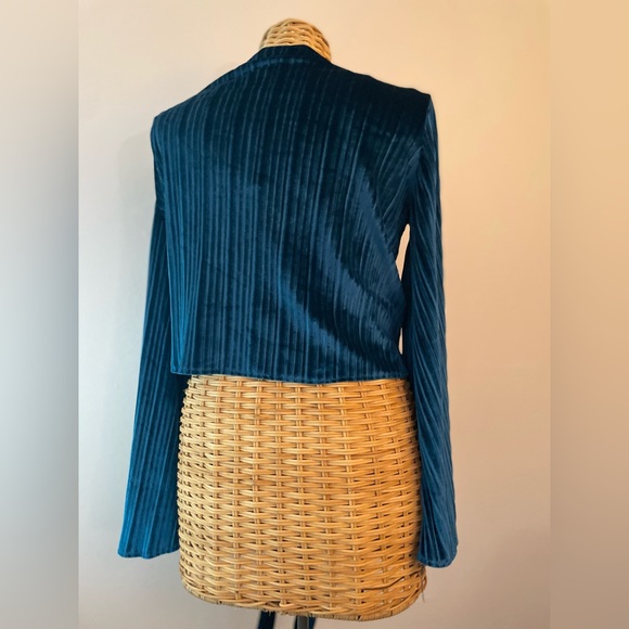 Nasty Gal Ribbed Blue Velvet Tie Front Crop Top, US Size 8 - Picture 3 of 5